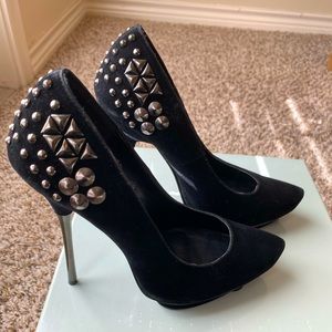 Black velvet studded, platform pump